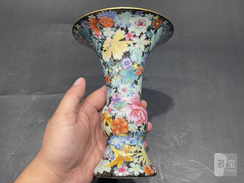 民国 墨地珐琅彩百花花觚一对 - 图3